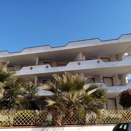 Le Magnolie מלון דירות 3*